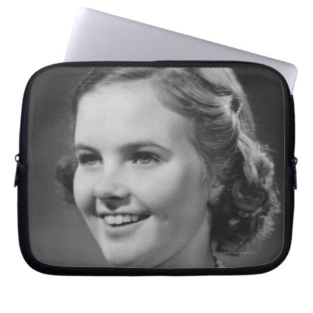 Capa Para Notebook Menina que levanta no estúdio (Frente)