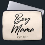 Capa Para Notebook Menino Mamãe Personalizada Est. Mínimo ano de Mamã<br><div class="desc">Esta é uma Bolsa de laptop de Mulheres do Menino da Mãe! Dia de as mães Mãe Mamãe Mamãe Mamãe Mama Oferece Presente Mãe</div>