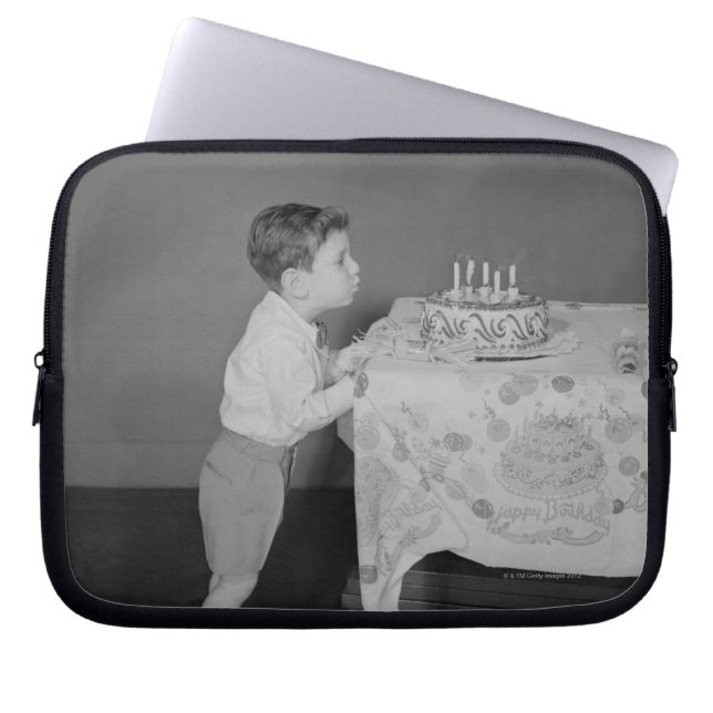 Capa Para Notebook Menino que funde para fora velas (Frente)