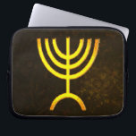 Capa Para Notebook Menorah Flame<br><div class="desc">Uma renderização digital da menorah judaica de sete ramificações (hebraico: מְ נ וֹ ה ‎). A menorah de sete ramificações, usada no santuário portátil montado por Moisés na selva e, mais tarde, no Templo em Jerusalém, tem sido símbolo do judaísmo desde a Antiguidade e é o emblema no casaco de...</div>