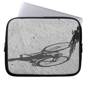 Capa Para Notebook Mianmar, Bagan, Menino andando de bicicleta enorme