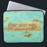 Capa Para Notebook Mint e Marble com Folha de Ouro e Brilho<br><div class="desc">Mint Teal Blue e Marble com Folha de Ouro e Monograma Elegante Glitter. Este caso pode ser personalizado para incluir seu primeiro nome.</div>