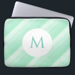 Capa Para Notebook Mint Green Stripes Moderna, Tendência Monogramada<br><div class="desc">Bolsa de laptop de Modelo de Tendy Monograma Moderno com Faixa Verde da Casa da Moeda.</div>