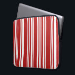 Capa Para Notebook Mistura de tiras Vermelhas e Brancas<br><div class="desc">A bolsa de laptop personalizada do na moda apresenta faixas vermelhas e brancas em diferentes larguras. O branco é transparente, então você pode mudá-lo se quiser. Basta clicar no botão "Personalizar!" e selecionar uma "Cor de fundo impressa" na barra lateral. Quando terminar, clique em "Adicionar ao carrinho" para comprar a...</div>