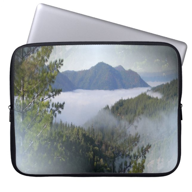 Capa Para Notebook Misturando nevoeiro sobre as montanhas... (Frente)