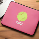 Capa Para Notebook Moça Personalizada Softball<br><div class="desc">Design de fãs de softball personalizadas para raparigas.</div>