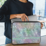 Capa Para Notebook Moderno Rainbow Sparkles<br><div class="desc">A Bolsa de laptop Moderna do Arco-Íris Sparkles combina design elegância elegante com elegância personalizada. Apresentando um fundo de paleta arco-íris cortado com espaço retangular para fins de personalização, esta manga para o laptop é realçada com uma brisa de luxo e espaço para seu nome, fazer-a exclusivamente sua. Construído com...</div>