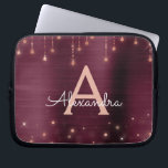 Capa Para Notebook Monograma das Luzes de Corda de Borgonha Dourada r<br><div class="desc">Rosa Rosa Rosa Rosa Rosa Dourada e Borgonha Faux Foil e String Lights Sparkle Elegant Monograma Case. Esse caso pode ser personalizado para incluir seu nome inicial e próprio.</div>