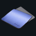 Capa Para Notebook Monograma de aspecto de alumínio escovado azul met<br><div class="desc">Tons azuis metálicos elegantes,  textura simples de alumínio escovado parecem design de manga. Monograma/nome personalizado e opcional. Este design está disponível em outros produtos. Ele vem em tons de cores diferentes e qualquer cor pode ser solicitada por e-mail.</div>