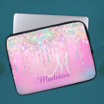 Capa Para Notebook Monograma de Drives de Brilho Arco-Íris, Cor-de-Ro<br><div class="desc">Bonito chic e elegante brilho iridescente feminino pingando no arco-íris de unicórnio rosa para criar uma bolsa de laptop de Laptop única especial. Adicione algum estilo ao seu escritório, mesa ou espaço pessoal com um nome personalizado Chic e na moda e bolsa de laptop de Laptop monograma. personalize-o com um...</div>