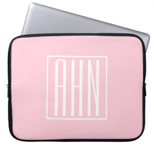 Capa Para Notebook Monograma de iniciais   Branco sobre rosa claro