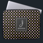 Capa Para Notebook Monograma de padrão de Bolinhas de folha rosa e do<br><div class="desc">Mala de monograma elegante,  cor-de-rosa,  preta e escura,  Bolinhas de folha de ouro. Esse caso pode ser personalizado para incluir o nome inicial e o nome do cheio.</div>