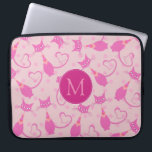 Capa Para Notebook Monograma de Padrão de Gato Sonolento Rosa Girly<br><div class="desc">Padrão de gato rosado feminino com monograma opcional.</div>