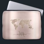 Capa Para Notebook Monograma Dourado do Rosa Viagem do Mapa Mundial d<br><div class="desc">Mapa mundial de brilho elegante em fundo rosa com seu nome.</div>