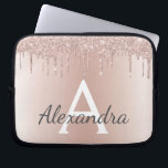 Capa Para Notebook Monograma Dourado Metálico Rosa Rosa Cor-de-Rosa R<br><div class="desc">Cor-de-rosa-reluzente Rosa Dourada Colorida Metálica e Minúscula Monograma Moderno e Elegante. Este caso pode ser personalizado para incluir seu primeiro nome e nome e fazer um presente de Natal feminino ou doce 16 de aniversário.</div>