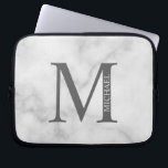Capa Para Notebook Monograma e Nome Personalizados do Marble Branco<br><div class="desc">Monograma personalizado e presentes de nome com monograma personalizado e nome no estilo de fonte de serif clássico.</div>