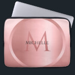 Capa Para Notebook Monograma Elegante de Modelo Personalizado de rosa<br><div class="desc">Bolsa de laptop personalizada Modelo elegante monograma moderna/gabinete rosa Dourado.</div>