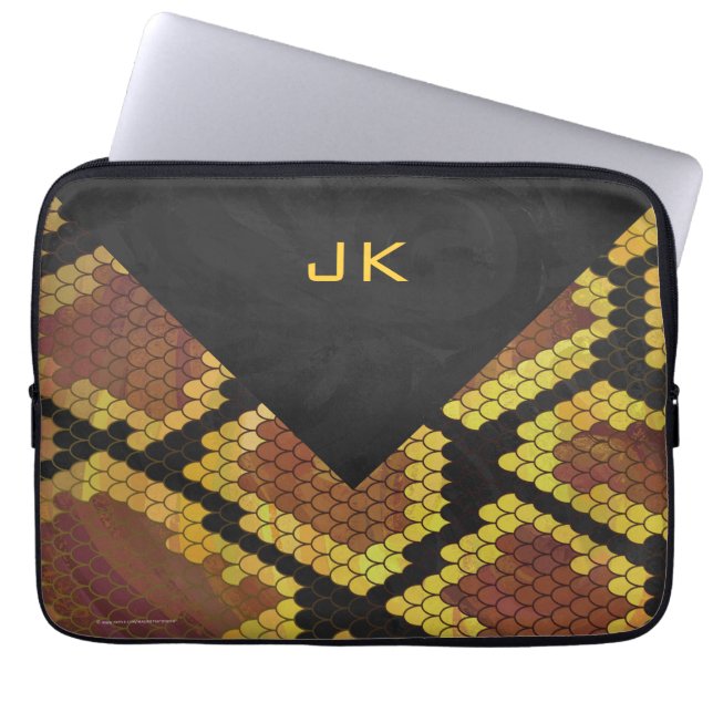 Capa Para Notebook Monograma Impressão Cobra Marrom e Dourado (Frente)