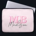 Capa Para Notebook Monograma inicial cor-de-rosa moderno mínimo<br><div class="desc">Crie sua própria bolsa de laptop personalizada com iniciais minimalistas modernas e o nome do monograma da caligrafia de script. Disponível em uma variedade de tamanhos de cores.</div>