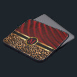 Capa Para Notebook Monograma 🐆 Leopardo e Design de Stripe<br><div class="desc">Apresentando um Design de padrão monograma, Leopardo e Stripe. Bolsas de laptop eletrônicas. ✔ NOTA: APENAS MUDE AS ÁREAS MODELO NECESSÁRIAS! 😀 Se necessário, você pode remover o texto e começar a adicionar o texto e a fonte que quiser. 📌 Se você precisar de mais personalização, clique no botão "Clique...</div>