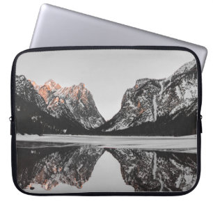 CAPA PARA NOTEBOOK MONTANHA BESIDE LAKE