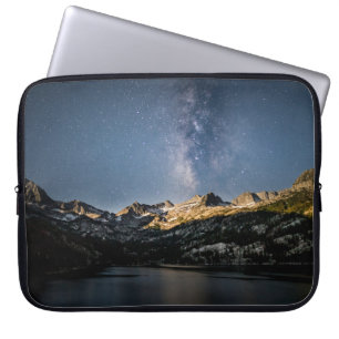 CAPA PARA NOTEBOOK MONTANHA BRANCA E NEGRA SOB O CÉU NUVEM DA CINZA