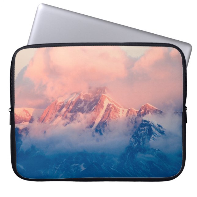 CAPA PARA NOTEBOOK MONTANHA COBERTA COM NEVE NO DIA (Frente)