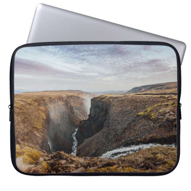 CAPA PARA NOTEBOOK MONTANHA DE ROCHAS E CINZAS EM NUVENS DE CINZA (Frente)