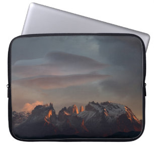 CAPA PARA NOTEBOOK MONTANHA ROCKY SOB NUVENS DE CINZA