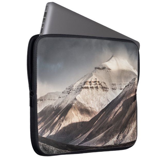 Capa Para Notebook Montanha Svalbard (Frente Esquerda)