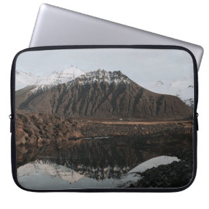 CAPA PARA NOTEBOOK MONTANHAS BRANCAS E MARINHAS PERTO DO LAGO DURANTE