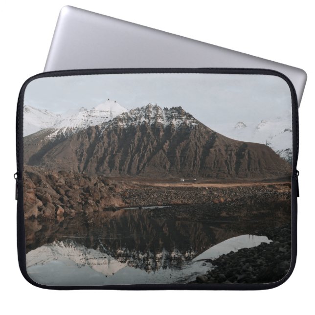 CAPA PARA NOTEBOOK MONTANHAS BRANCAS E MARINHAS PERTO DO LAGO DURANTE (Frente)