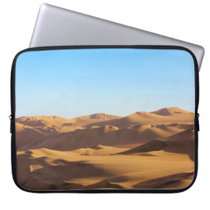 CAPA PARA NOTEBOOK MONTANHAS BRANCAS E MARINHAS SOB PELE AZUL DURANTE