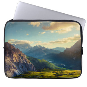 Capa Para Notebook Montanhas e vale no por do sol