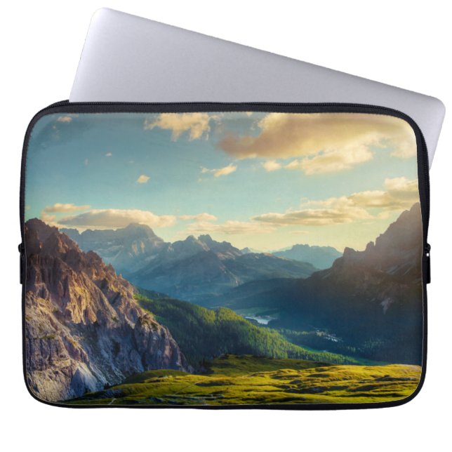 Capa Para Notebook Montanhas e vale no por do sol (Frente)