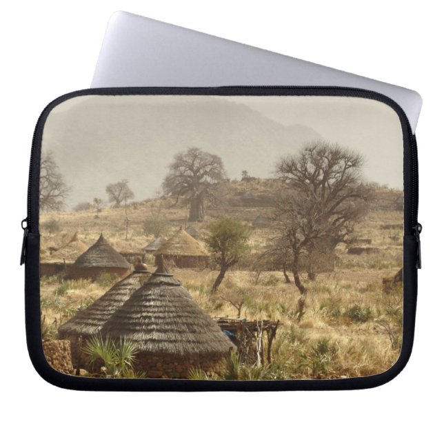 Capa Para Notebook Montanhas Nuba, vila de Nugera (Frente)