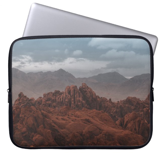 CAPA PARA NOTEBOOK MONTANHAS ROCKY SOB PELES DE CINZA (Frente)