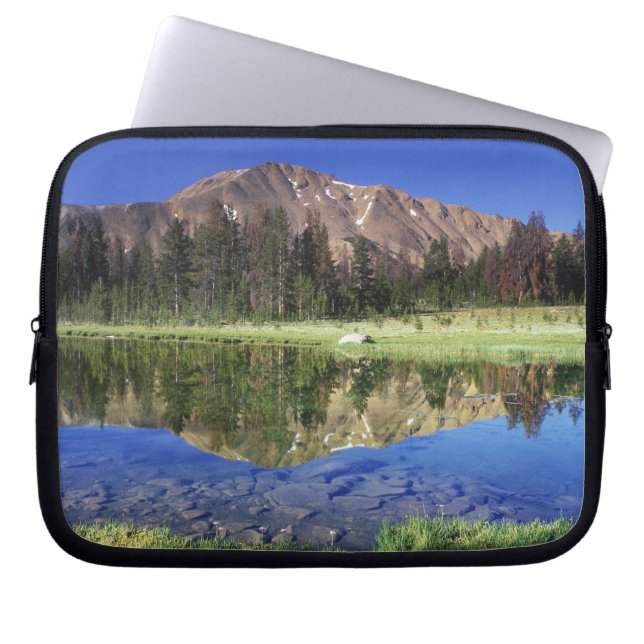 Capa Para Notebook Montanhas Sawtooth refletidas em Fourth of July (Frente)