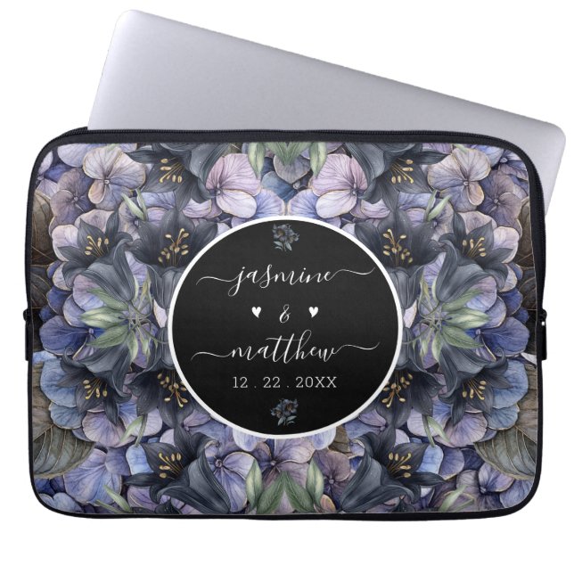 Capa Para Notebook Moody Black Floral Classic Couple Names Wedding (Frente)