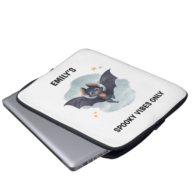 Capa Para Notebook Morcego Fofo Nome Personalizado Halloween Vibraçõe (Frente Inferior)
