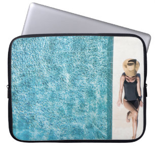 Capa Para Notebook Mulher de biquíni preto e sol branco