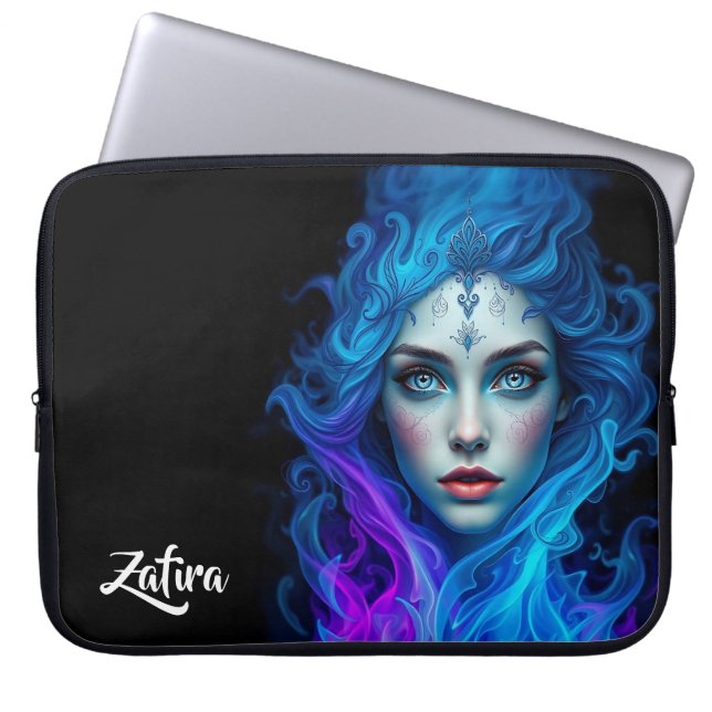 Capa Para Notebook Mulher Misteriosa Emergindo de Chamas Azuis e Roxa (Frente)