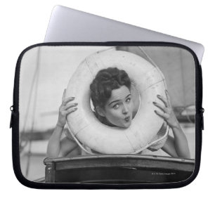 Capa Para Notebook Mulher que levanta 3