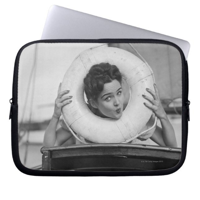 Capa Para Notebook Mulher que levanta 3 (Frente)