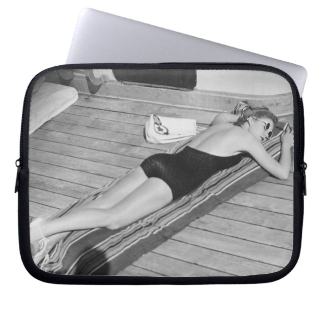 Capa Para Notebook Mulher Tanning de Sun (Frente)