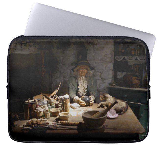 Capa Para Notebook Museu da Cozinha da Bruxa Branca, Feitiçaria & MAG (Frente)