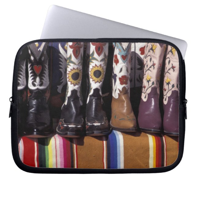 Capa Para Notebook NA, EUA, Novo México, Santa Fé. Botas de cowboy (Frente)