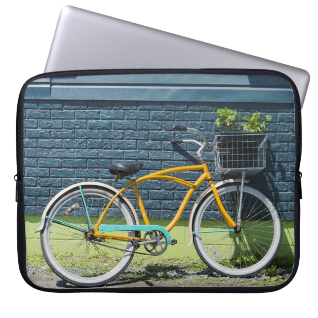 Capa Para Notebook Na moda Bike Lening on Wall (Frente)