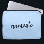 Capa Para Notebook Namastê | Saltação Espiritual de Yoga Azul Pastel<br><div class="desc">Simples, na moda, "namaste" cita design de arte na moderna tipografia de escrita manuscrita minimalista num fundo azul pastel. O slogan pode ser facilmente personalizado com suas próprias palavras para um presente perfeito para um coelhinho de yoga ou amante de pilates! Namasté significa literalmente "cumprimentos a você". Nos Vedas, a...</div>