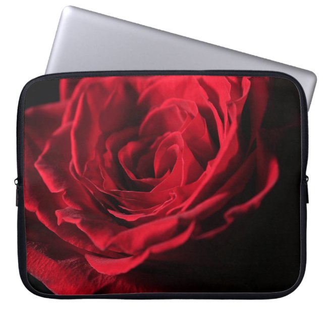 Capa Para Notebook Namorados de rosa vermelha: Romance Escuro (Frente)